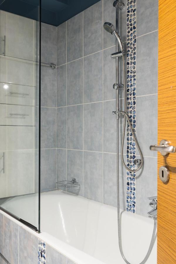 Athenian Stylish 2 Bdrm Apartment Exteriör bild